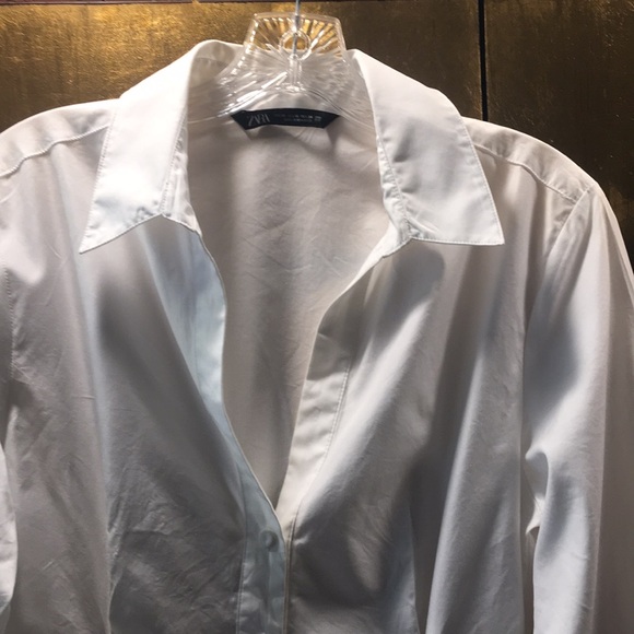 Classic White Fitted Blouse - Picture 4 of 6